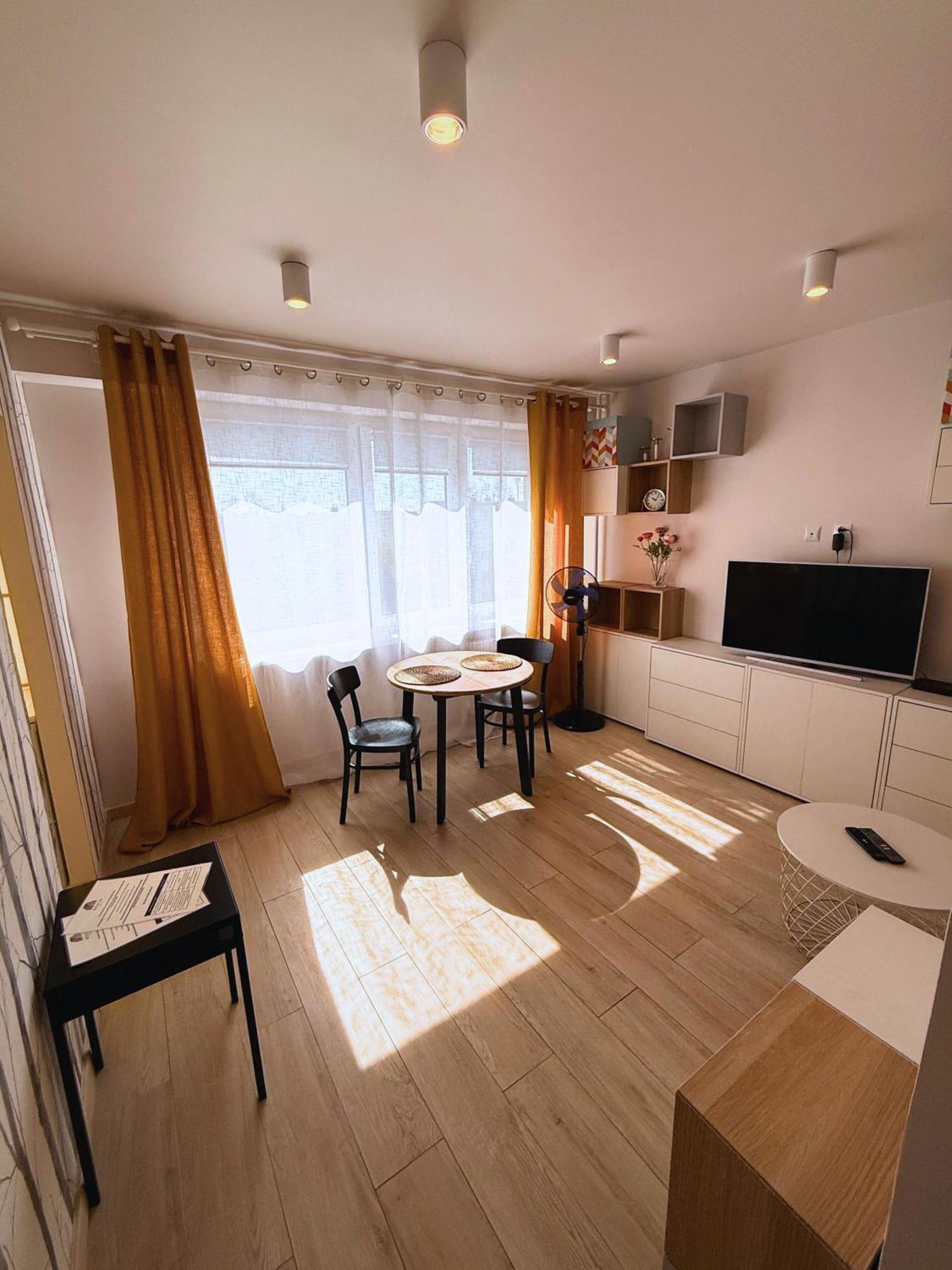 Ferienwohnung Zacisze Kopernika Z Darmowym Parkingiem Thorn Exterior foto